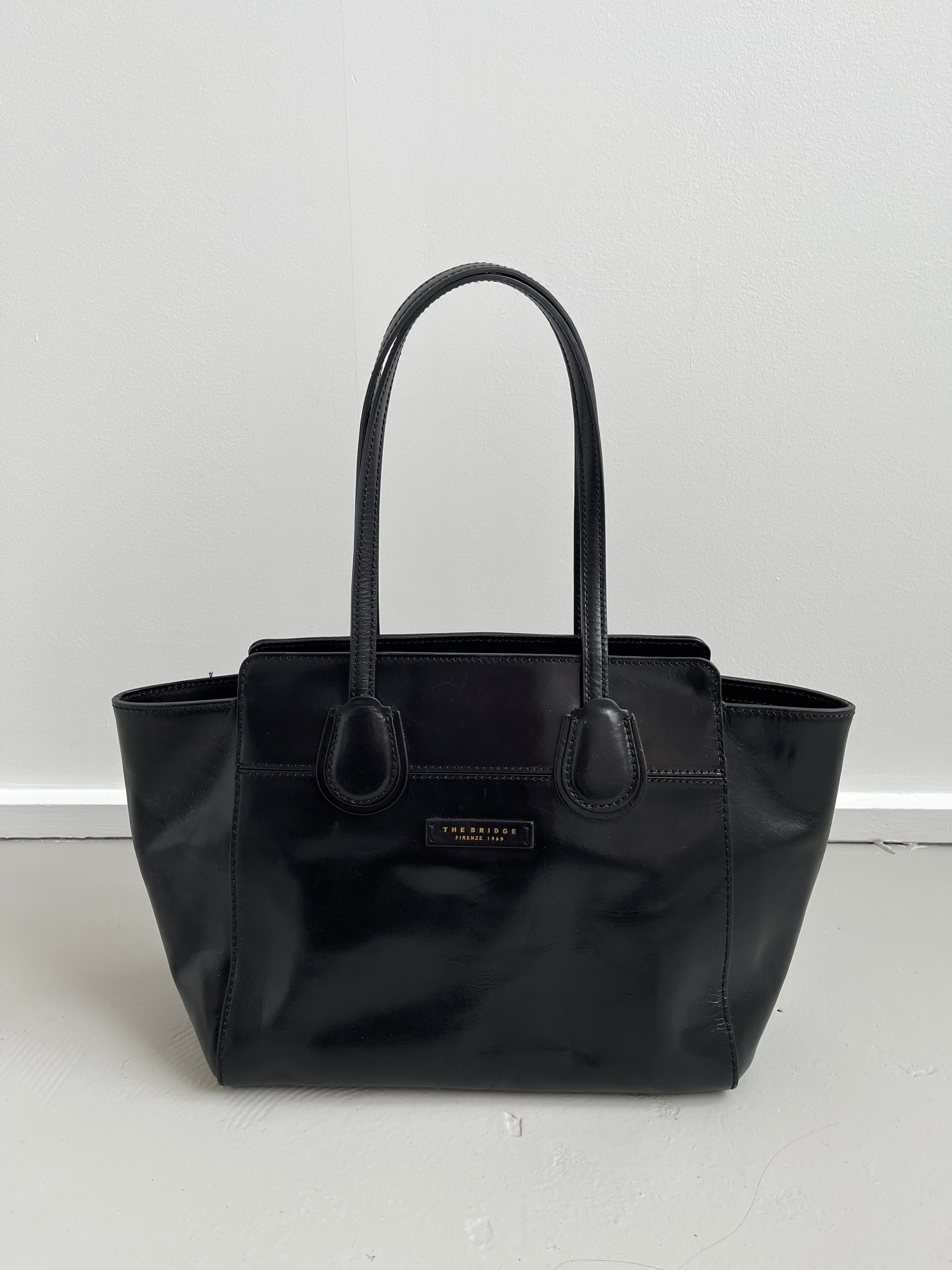 Vintage black leather handbag