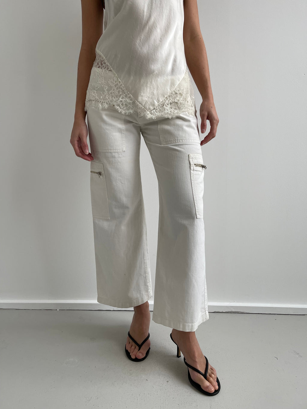 White straight leg cropped trousers