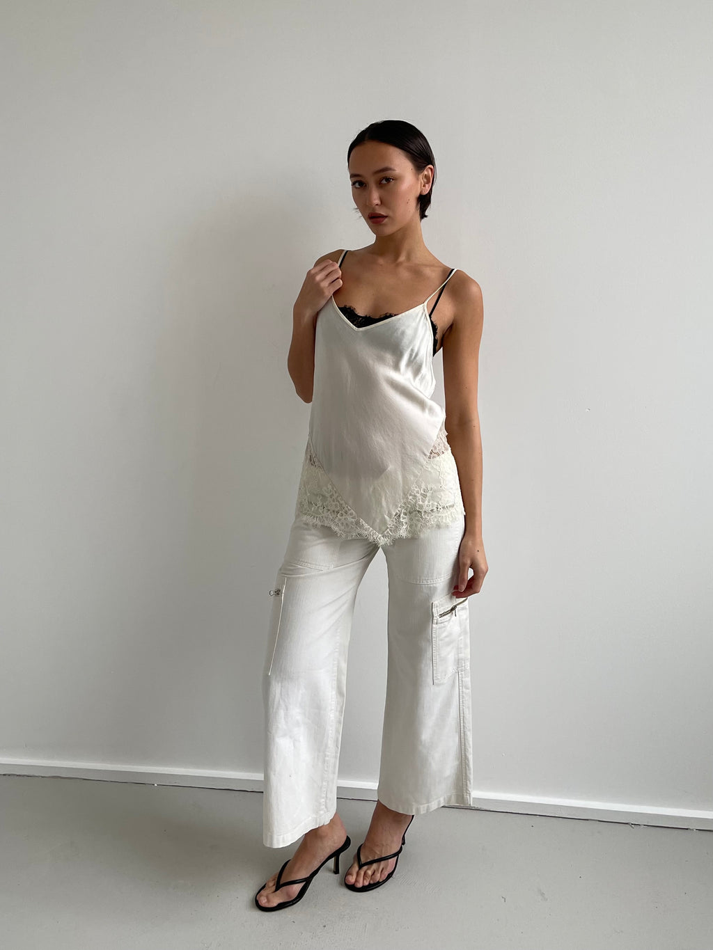 White straight leg cropped trousers