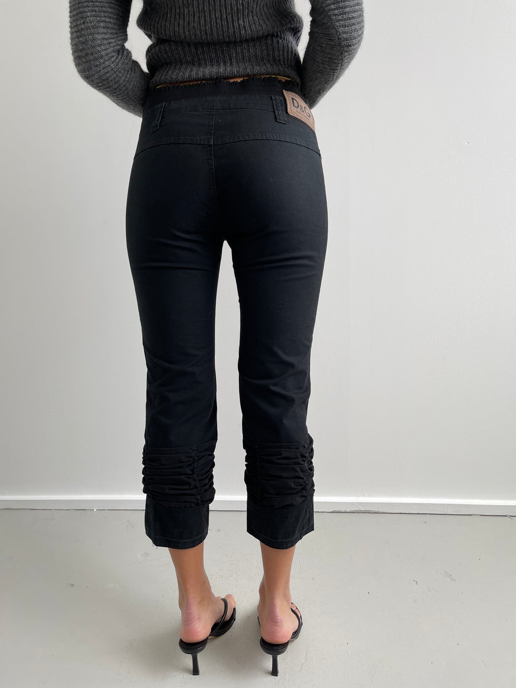 D&G black capri trousers with ruched detailing