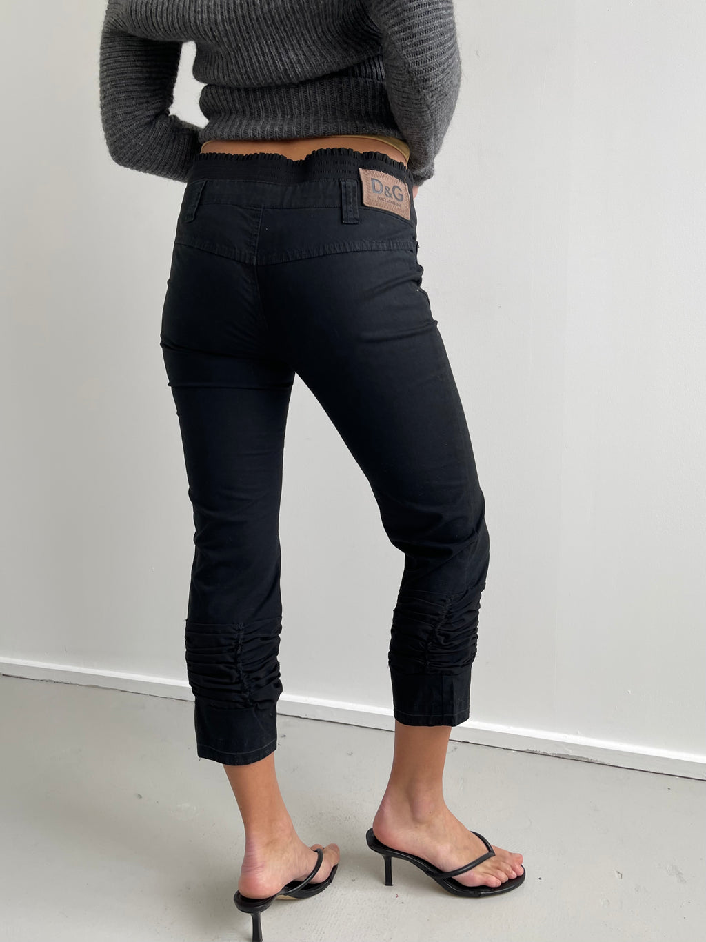 D&G black capri trousers with ruched detailing