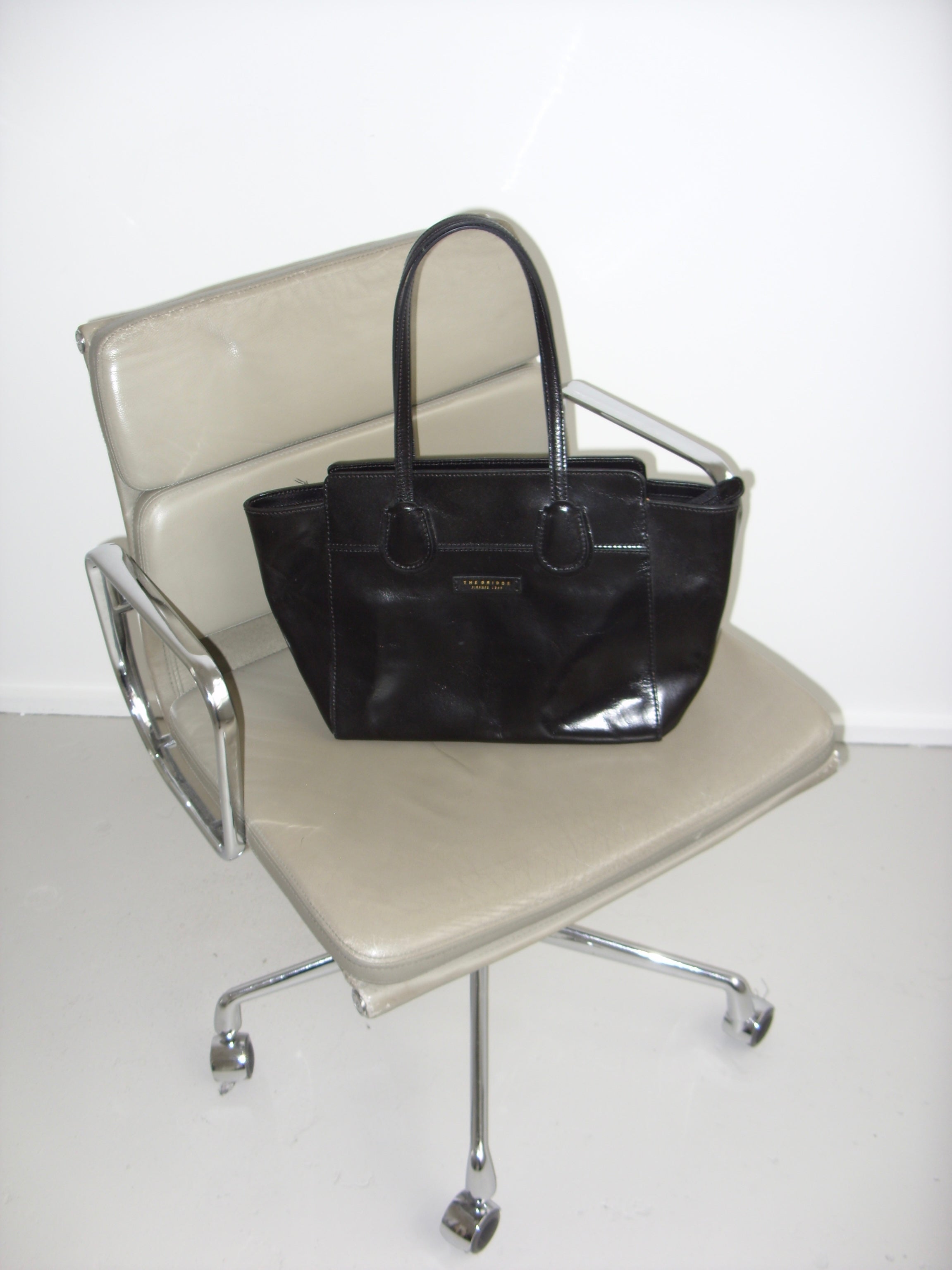 Vintage black leather handbag
