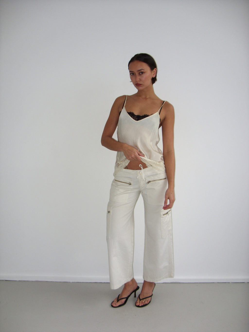 White straight leg cropped trousers